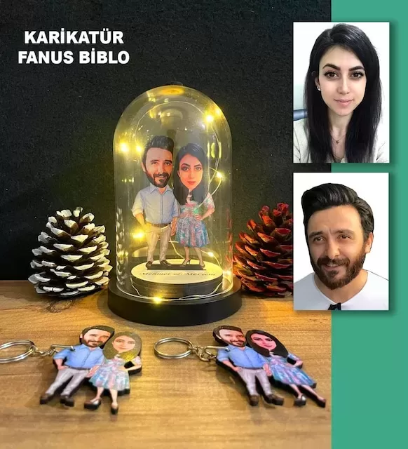 Kişiye Özel Evli, Sevgili, Çift , Gelin Damatışıklı Karikatür Fanus Biblo Ve 2 Anahtarlık Set M2