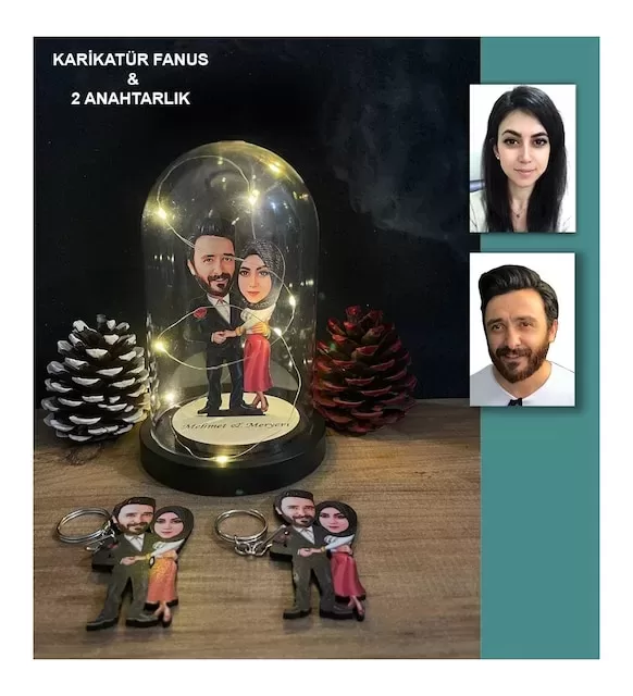 Kişiye Özel Evli, Sevgili, Çift , Gelin Damatışıklı Karikatür Fanus Biblo Ve 2 Anahtarlık Set M7