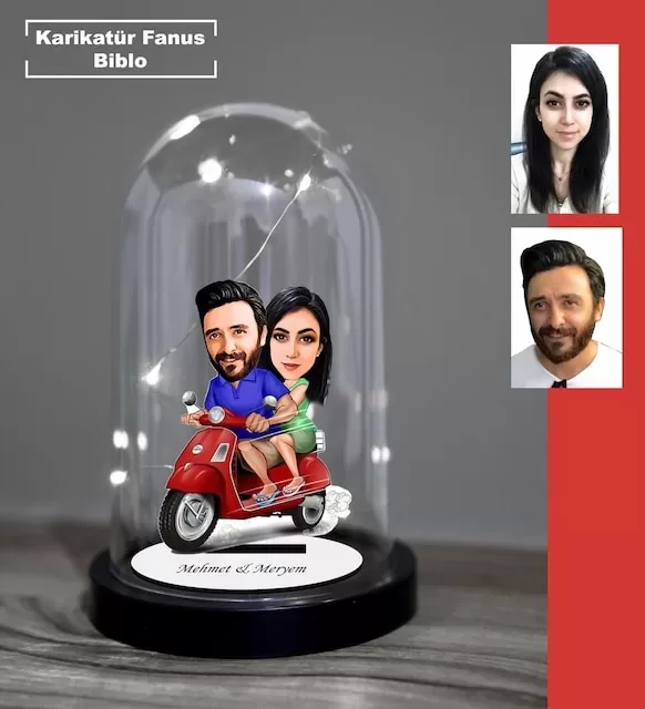 Kişiye Özel Evli, Sevgili, Çift , Motor Üstünde Tasarımlı Işıklı Karikatür Fanus Biblo Fn26