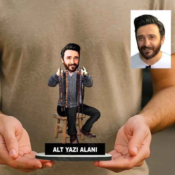 Kişiye Özel Mezatçı Karikatürlü 18 cm MDF Masaüstü Biblo - Mezatçı Hediyesi | Yeni İş ve Meslek Hediyesi