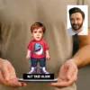 Fotoğraftan Kişiye Özel Erkek Çocuk Karikatürlü 18 cm MDF Masaüstü Biblo – Masaüstü Hediye