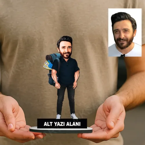 Kişiye Özel Gezgin Erkek Karikatürlü 18 cm MDF Masaüstü Bibl…