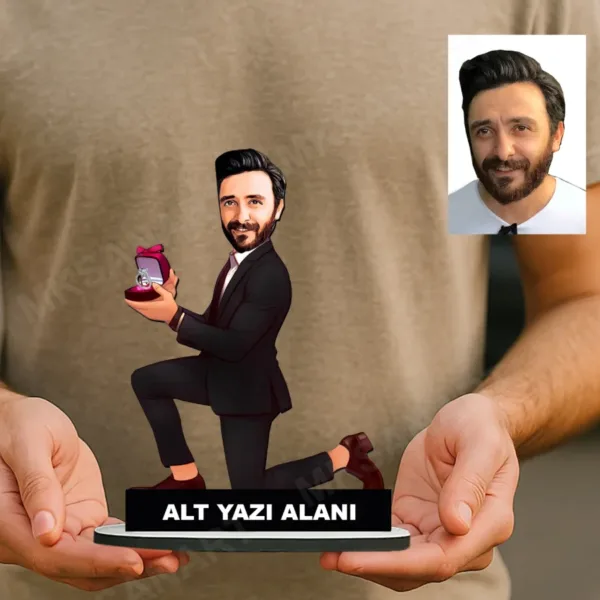 Kişiye Özel Evlenme Teklifi Eden Adam Karikatürlü 18 cm MDF Masaüstü Biblo - Masaüstü Hediye
