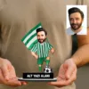 Kişiye Özel Erkek Yeşil Ve Beyaz Bayraklı Karikatürlü 18 cm MDF Masaüstü Biblo – Futbol Temalı Hediye | Futbol Severlere ve Spor Tutkunlarına Hediye