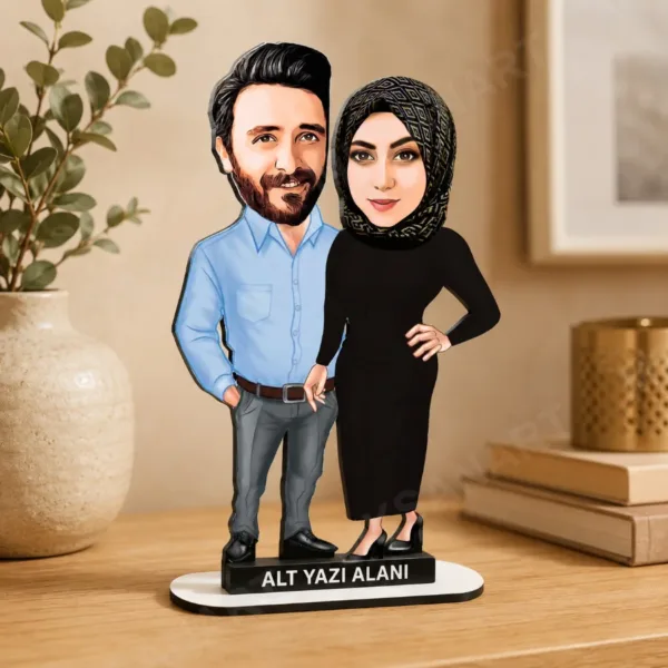 Kişiye Özel 2 Kişilik Tesettürlü Çift Karikatürlü 18 cm MDF Masaüstü Biblo - Sevgiliye ve Eşe Hediye | Çiftlere Özel Hediye