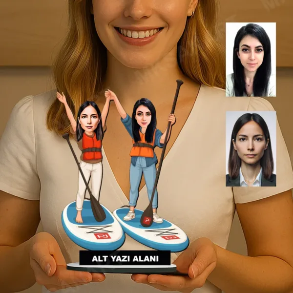 Kişiye Özel 2 Kişilik Subboard Yapan Kadın Arkadaşlar Karikatürlü 18 cm MDF Masaüstü Biblo - Masaüstü Hediye