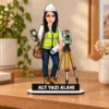 Fotoğraftan Kişiye Özel Harita Mühendisi Karikatürlü 18 cm MDF Masaüstü Biblo – Geomatik Mühendisi Hediyesi | Mühendise ve Teknik Meslek Sahibine Hediye