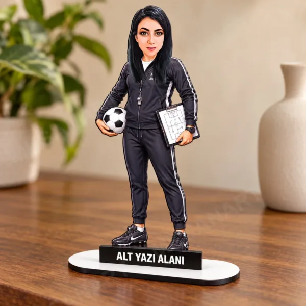 Kişiye Özel Futbol Antrenörü Karikatürlü 18 cm MDF Masaüstü Biblo - Antrenör Hediyesi | Spor Hocasına ve Teknik Direktöre Hediye
