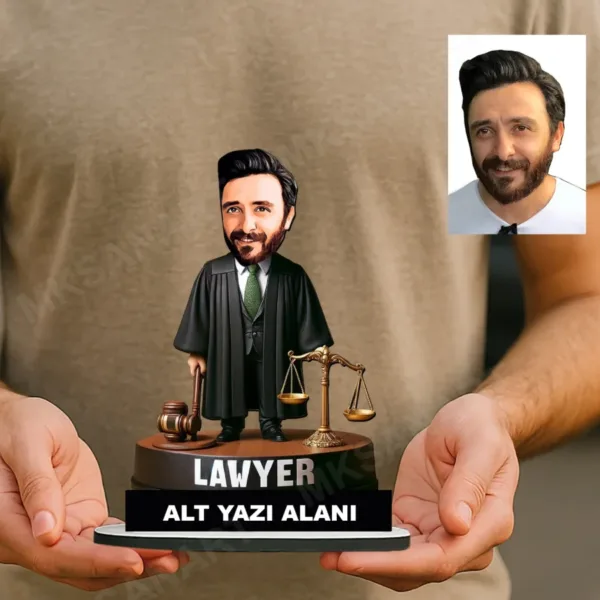 Kişiye Özel Fotoğraflı Avukat Karikatürlü 18 cm MDF Masaüstü Biblo - Avukat Hediyesi | Avukata ve Hukukçuya Hediye
