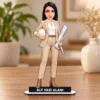 Kişiye Özel Kadin Mimar Bej Takim Karikatürlü 18 cm MDF Masaüstü Biblo – Kadin Mimar Bej Takim Hediyesi | Mühendise ve Teknik Meslek Sahibine Hediye