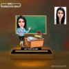 Kişiye Özel Fotoğraflı Kadın Sınıf Öğretmen Karikatürlü 14 cm MDF Işıklı Biblo – Öğretmen Hediyesi | Öğretmene Özel Hediye